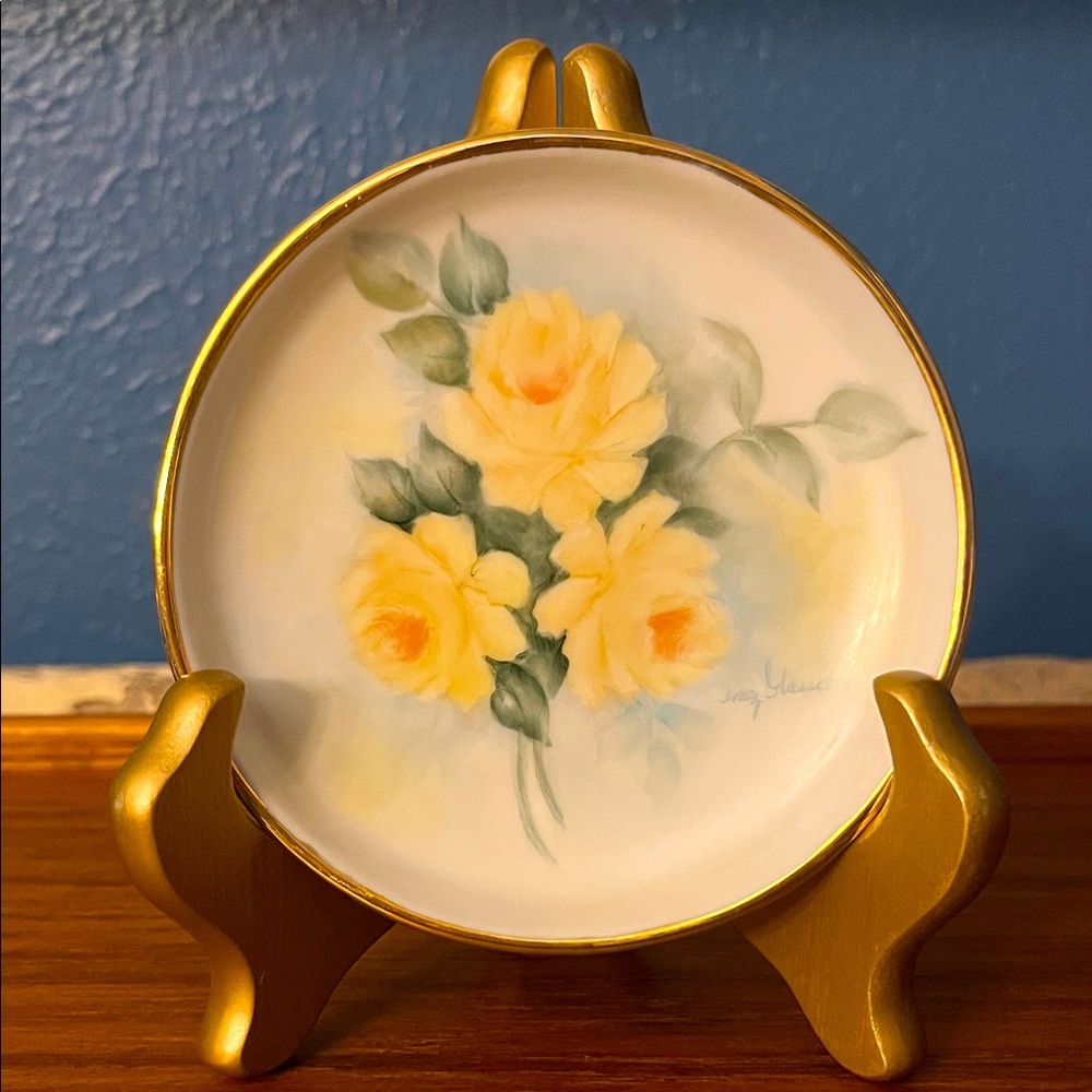 Stunning, Hand Painted, Hobbiest, 4”x4” Decorative Trinket Dish.